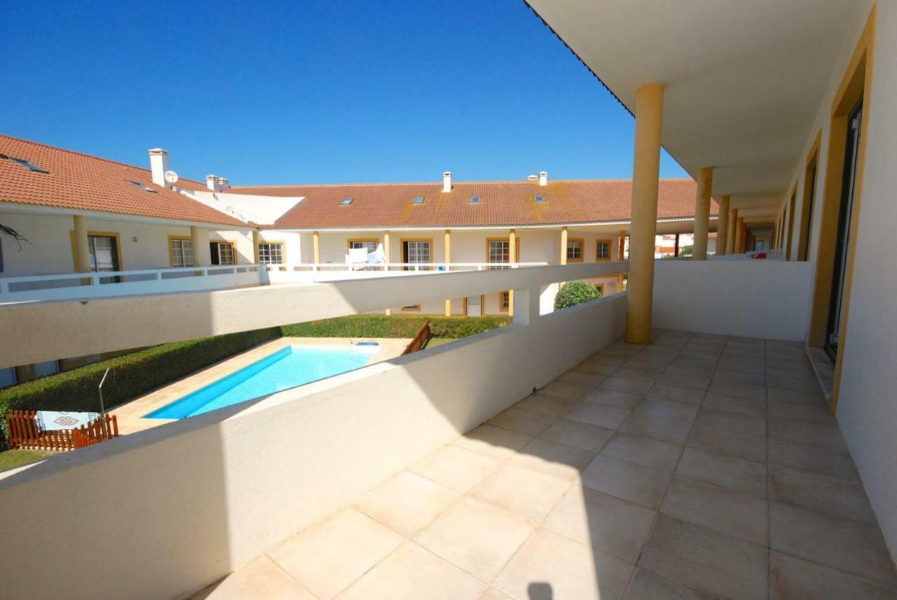 Casa Pedro - Baleal Beach, Balcony, Pool Exterior photo